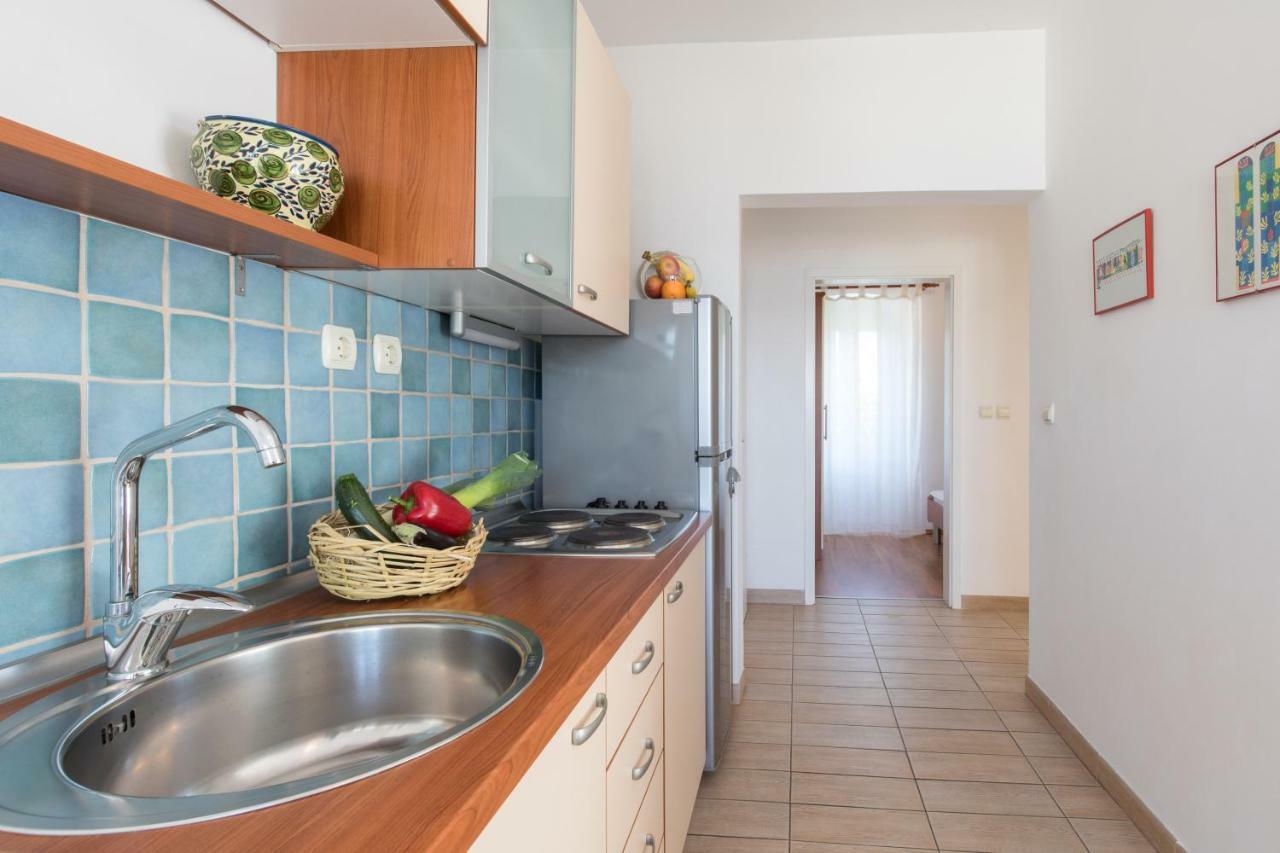 Apartments Ivona Малинска Екстериор снимка