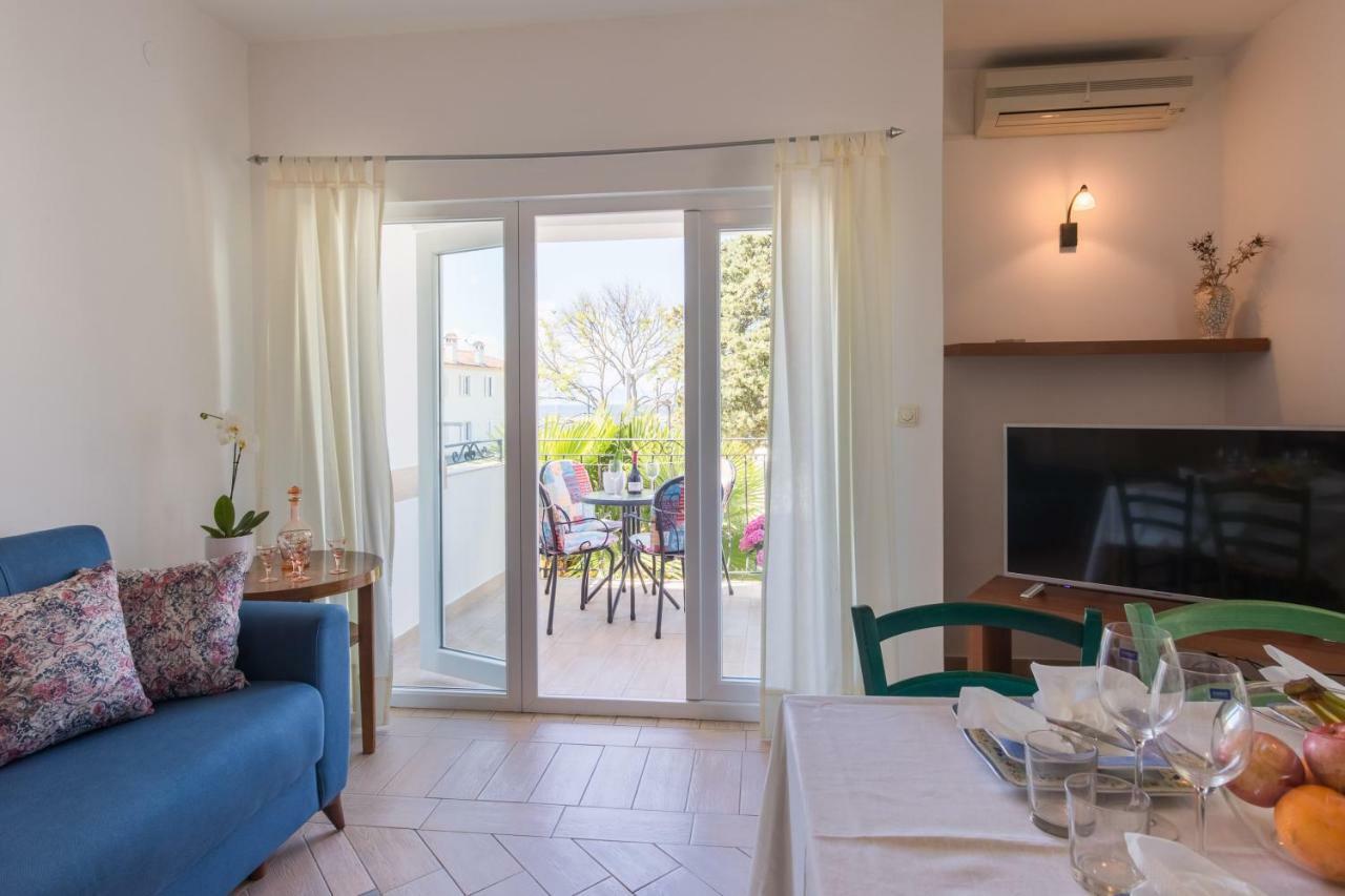 Apartments Ivona Малинска Екстериор снимка