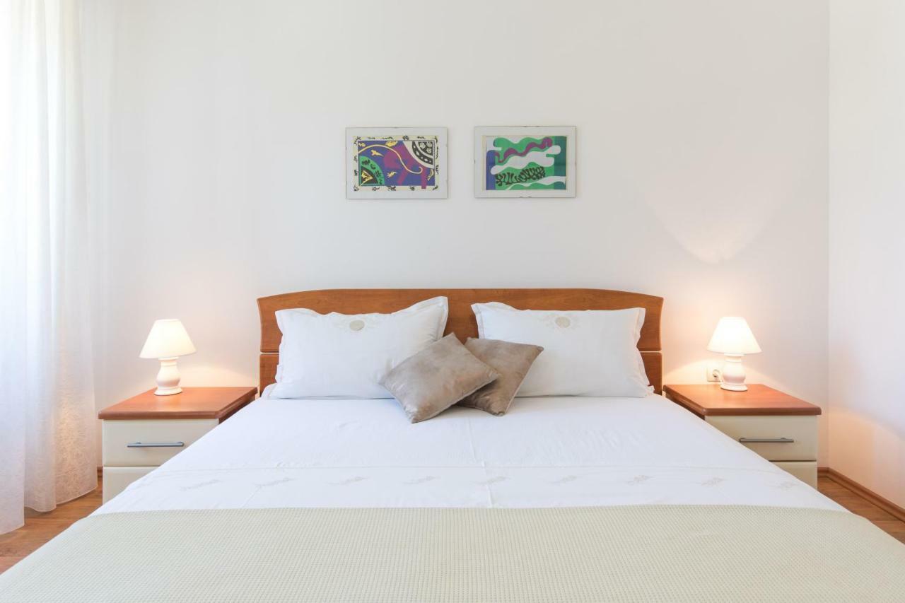 Apartments Ivona Малинска Екстериор снимка