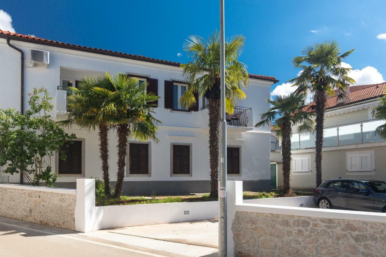 Apartments Ivona Малинска Екстериор снимка