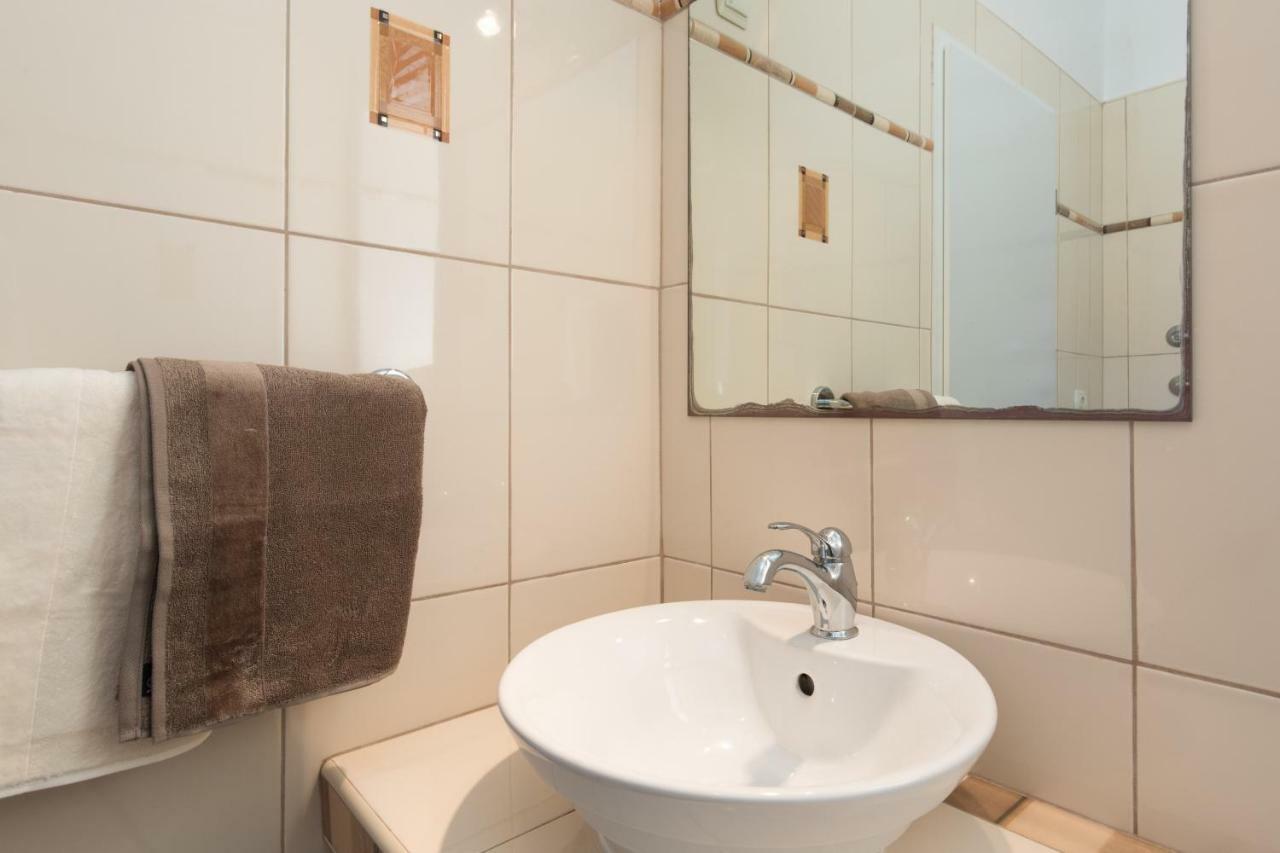 Apartments Ivona Малинска Екстериор снимка