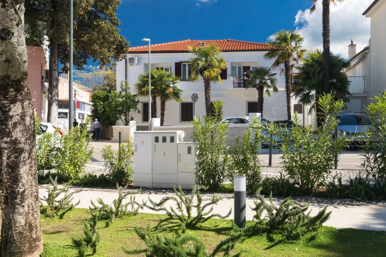 Apartments Ivona Малинска Екстериор снимка