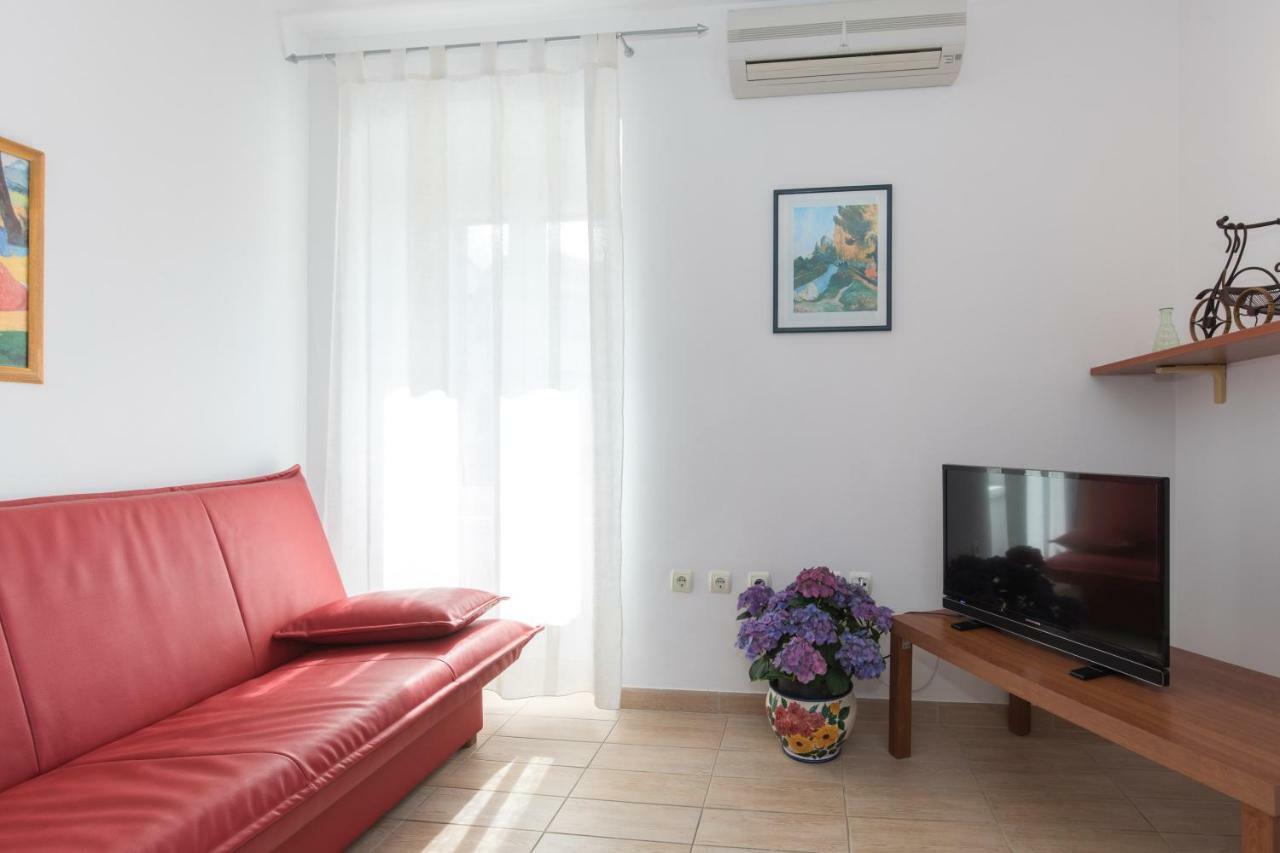 Apartments Ivona Малинска Екстериор снимка