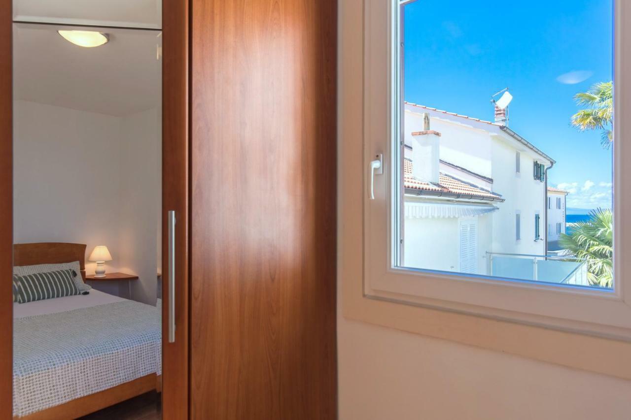 Apartments Ivona Малинска Екстериор снимка