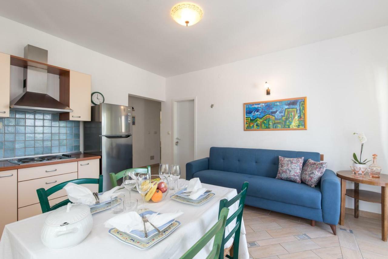 Apartments Ivona Малинска Екстериор снимка