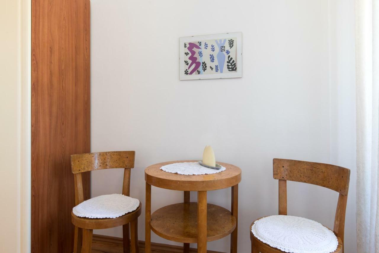 Apartments Ivona Малинска Екстериор снимка