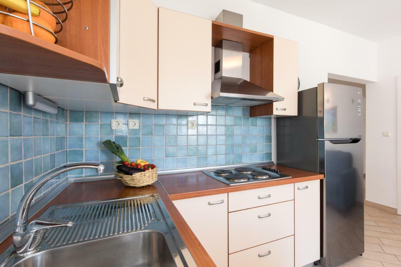 Apartments Ivona Малинска Екстериор снимка