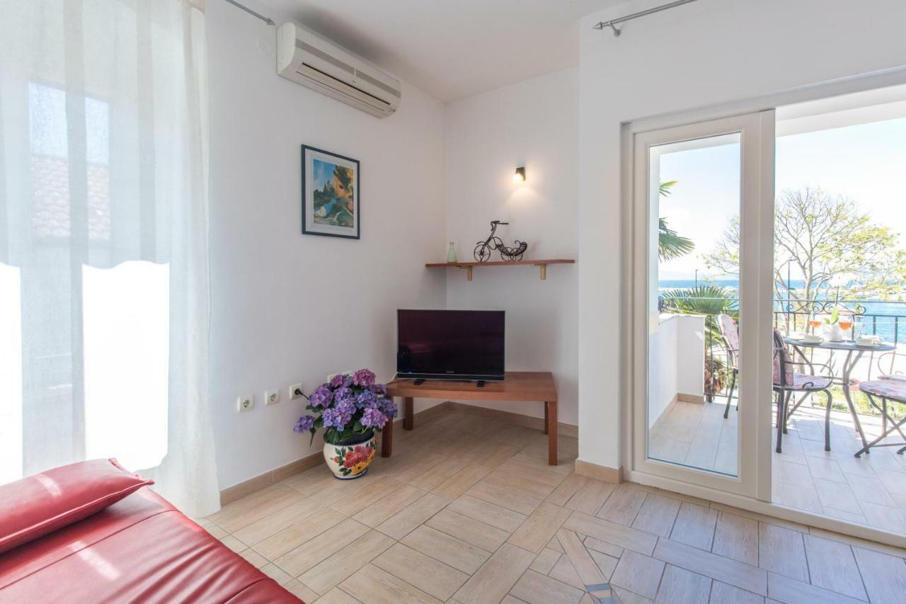 Apartments Ivona Малинска Екстериор снимка