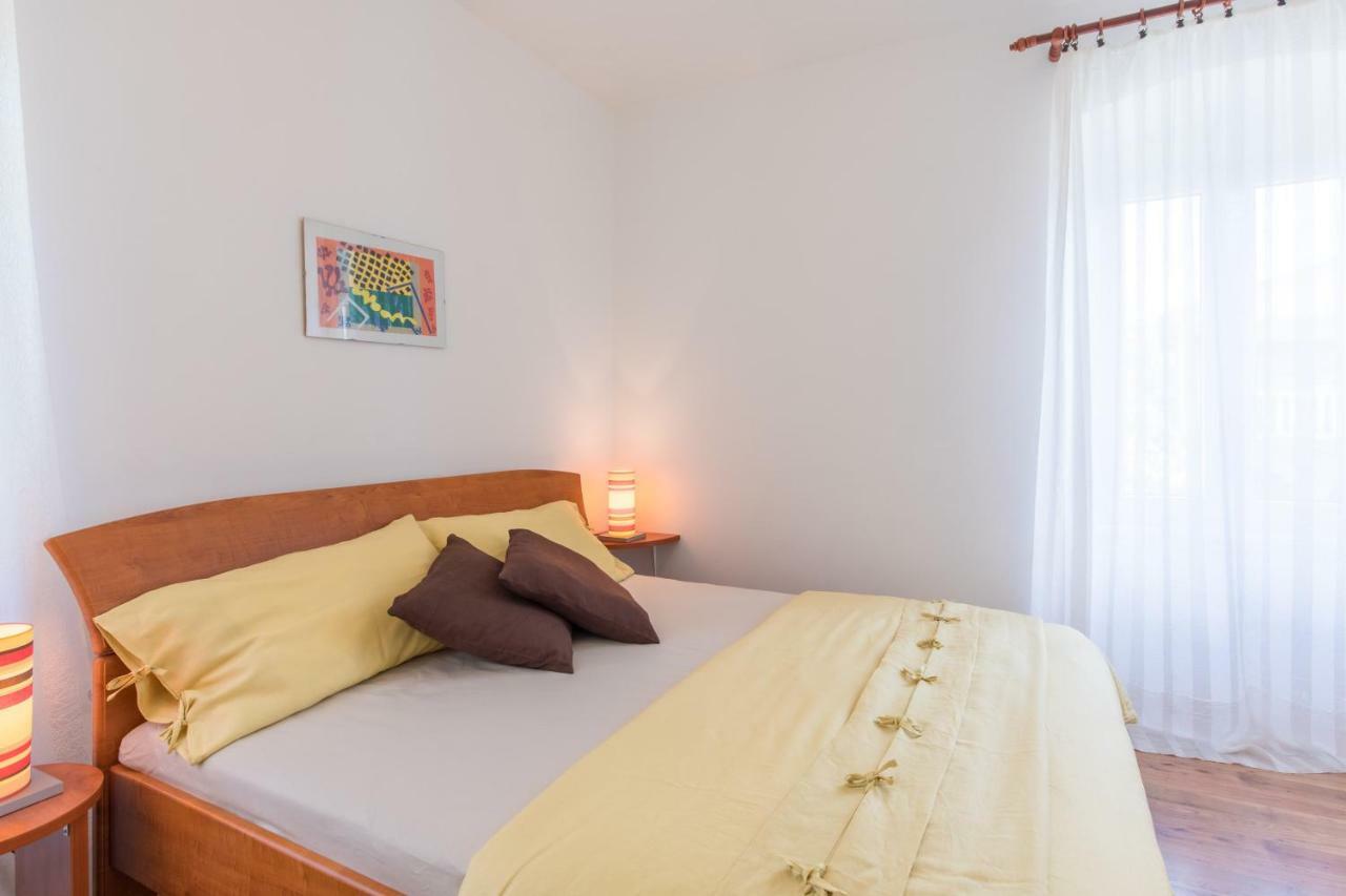 Apartments Ivona Малинска Екстериор снимка